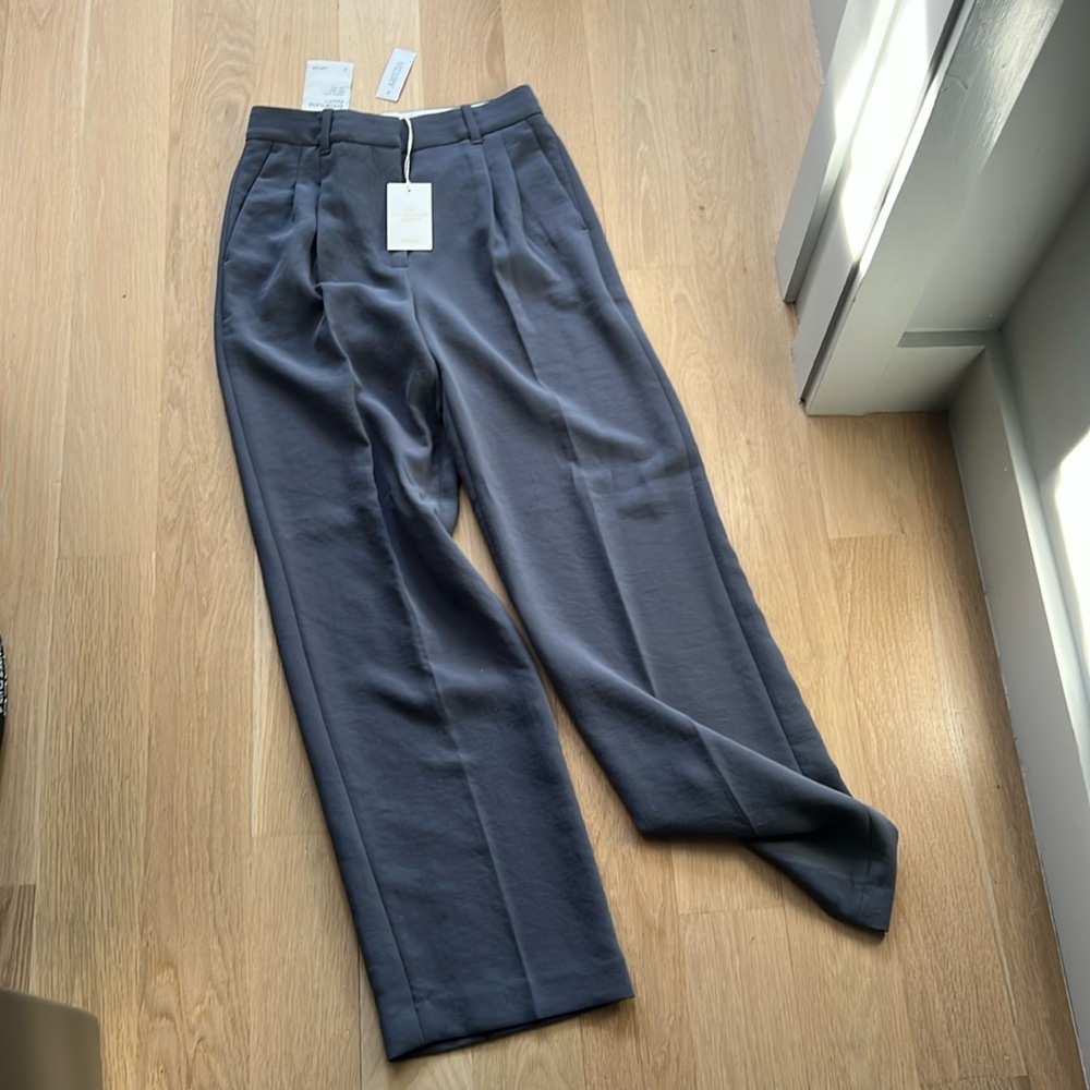 Never worn aritzia effortless pant